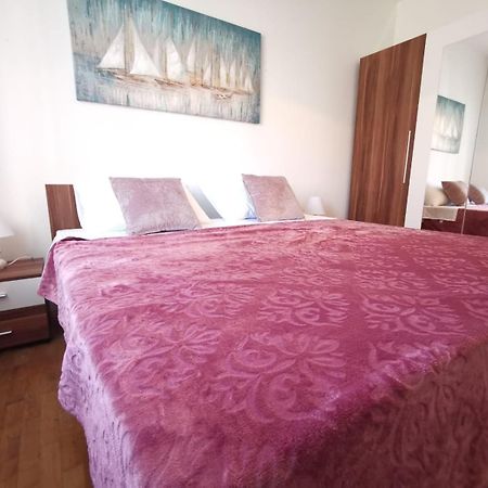 Apartments Mila Kaštela Стая снимка