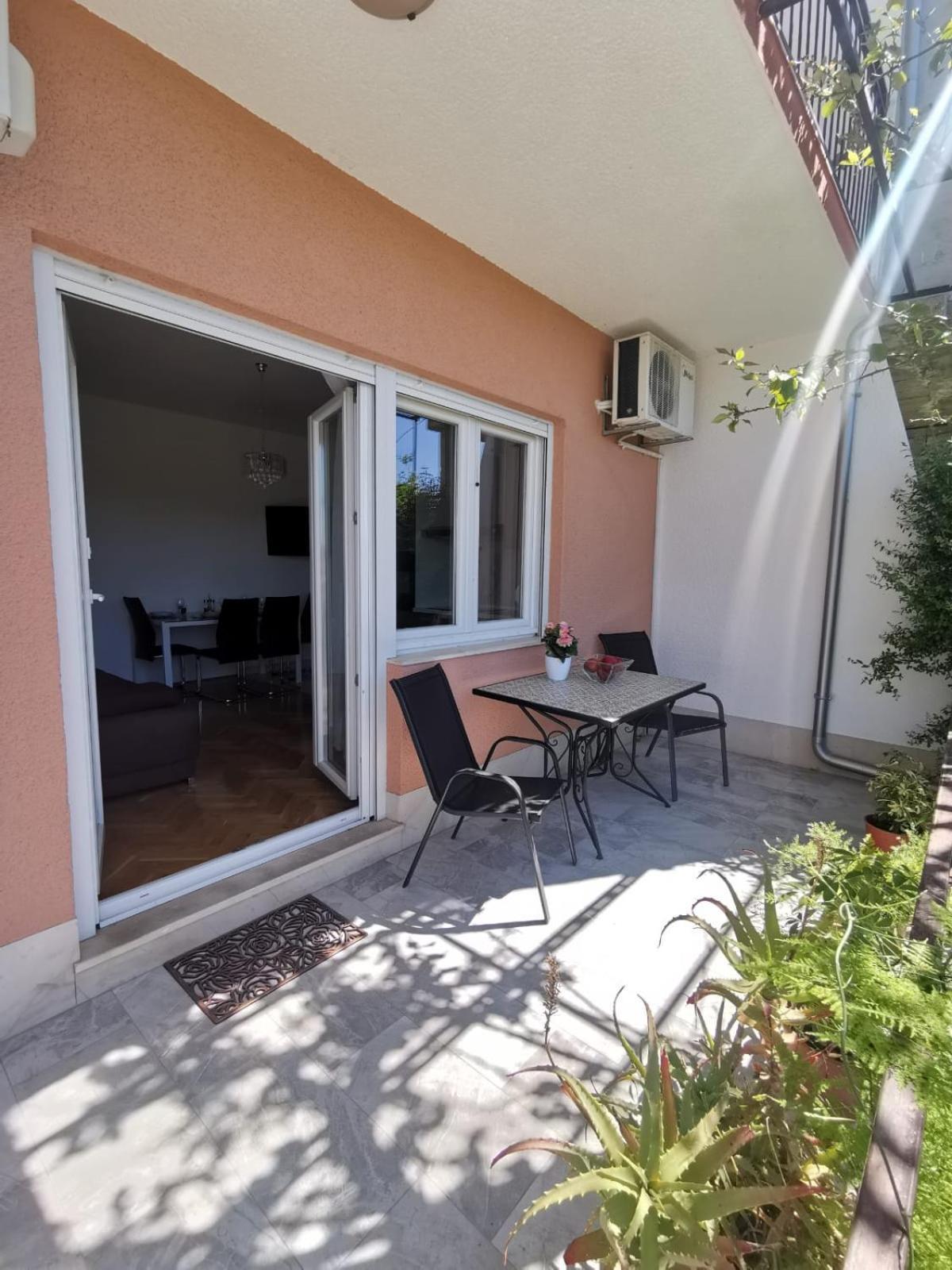 Apartments Mila Kaštela Стая снимка