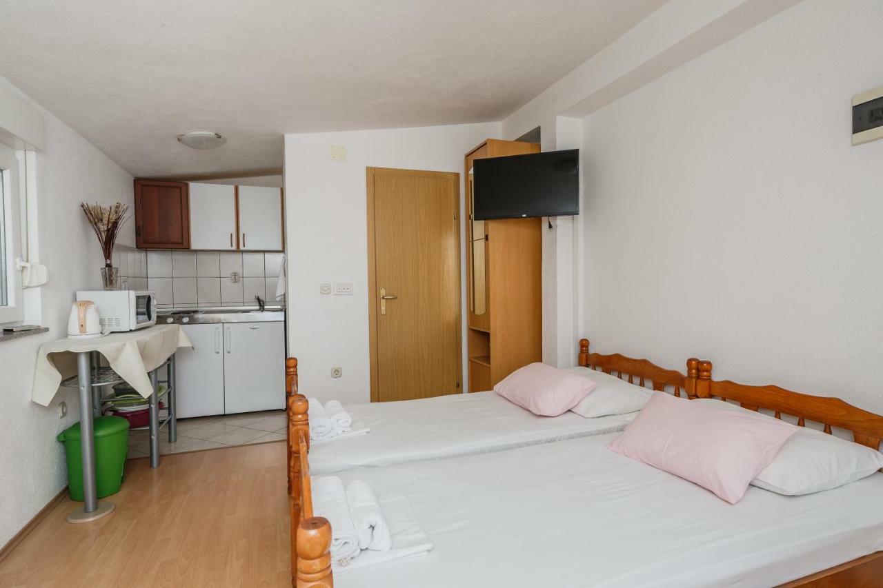 Apartments Mila Kaštela Екстериор снимка