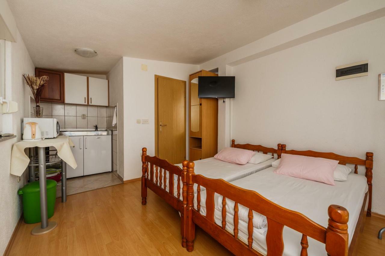 Apartments Mila Kaštela Екстериор снимка