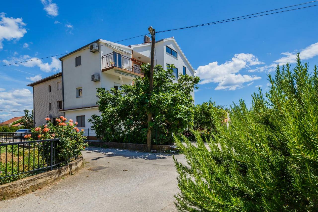 Apartments Mila Kaštela Екстериор снимка