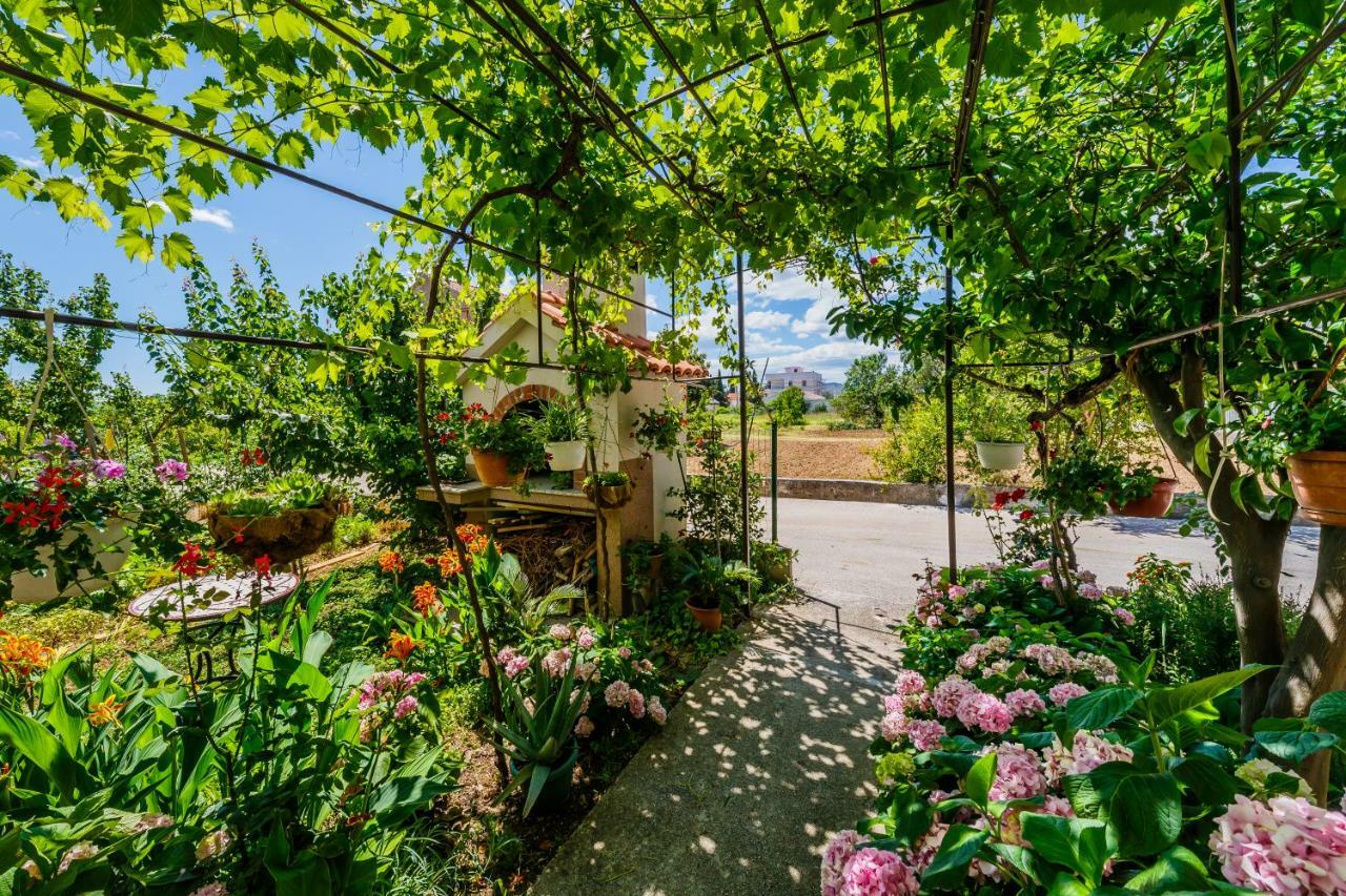 Apartments Mila Kaštela Екстериор снимка
