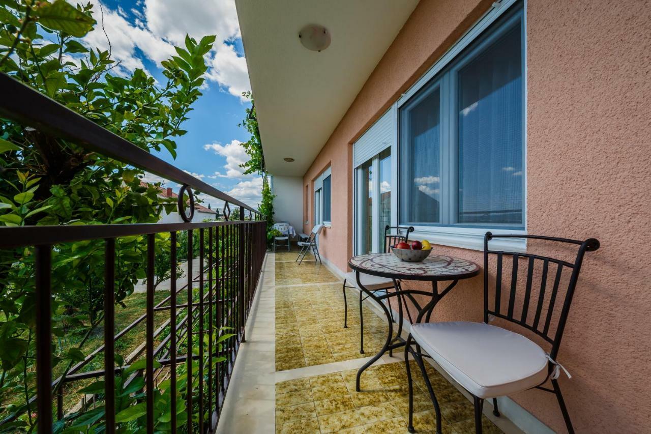 Apartments Mila Kaštela Екстериор снимка
