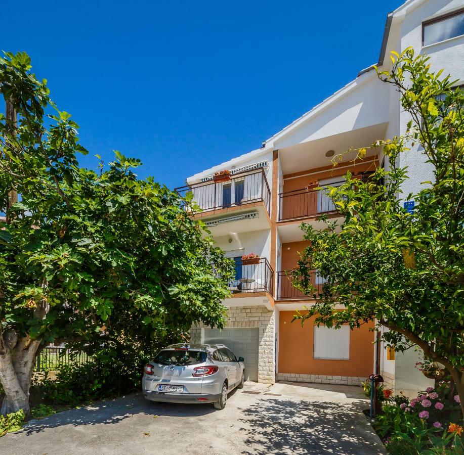 Apartments Mila Kaštela Екстериор снимка