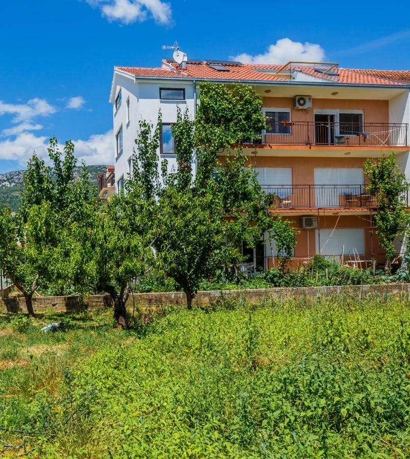 Apartments Mila Kaštela Екстериор снимка