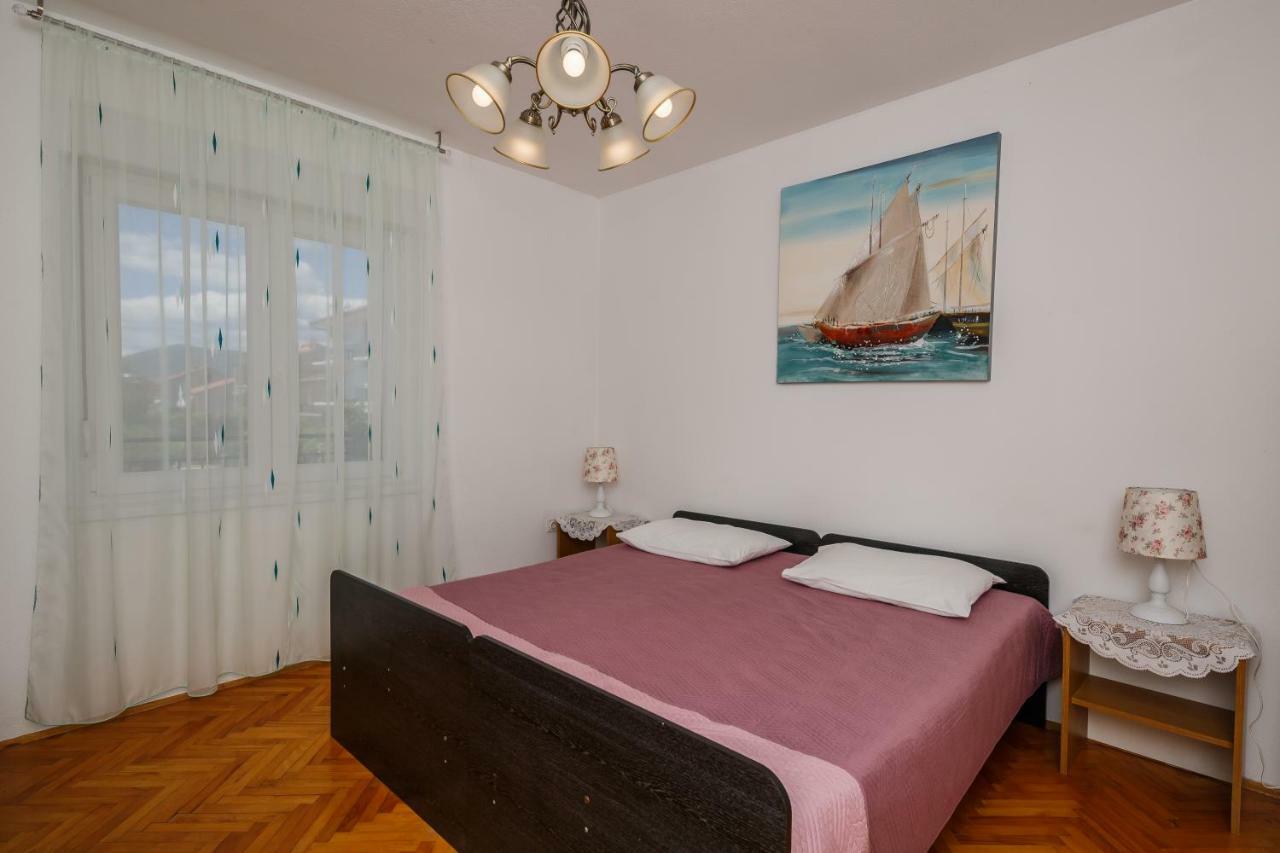 Apartments Mila Kaštela Стая снимка