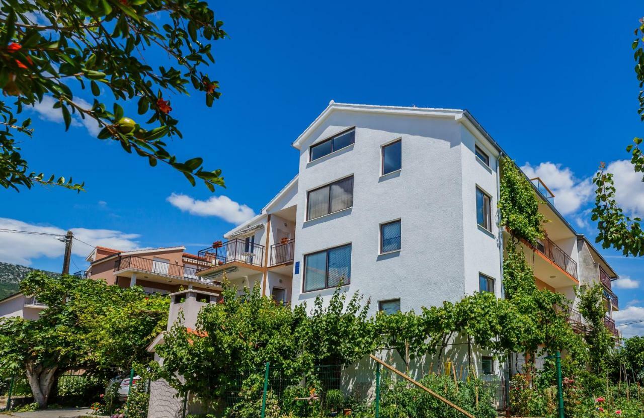 Apartments Mila Kaštela Екстериор снимка